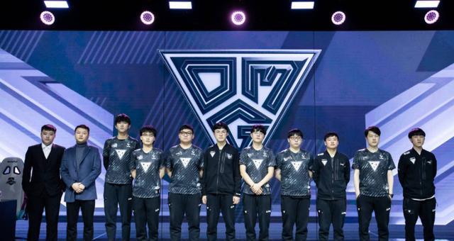 而他在场上 而他在场上